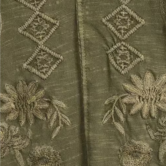 190. NWT WOMENS KYLA SEO S (FIT XL) DETAIL TOP - Picture 3 of 4